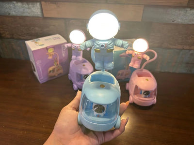Astronaut Usb Rechargeable LED Desk Lamp